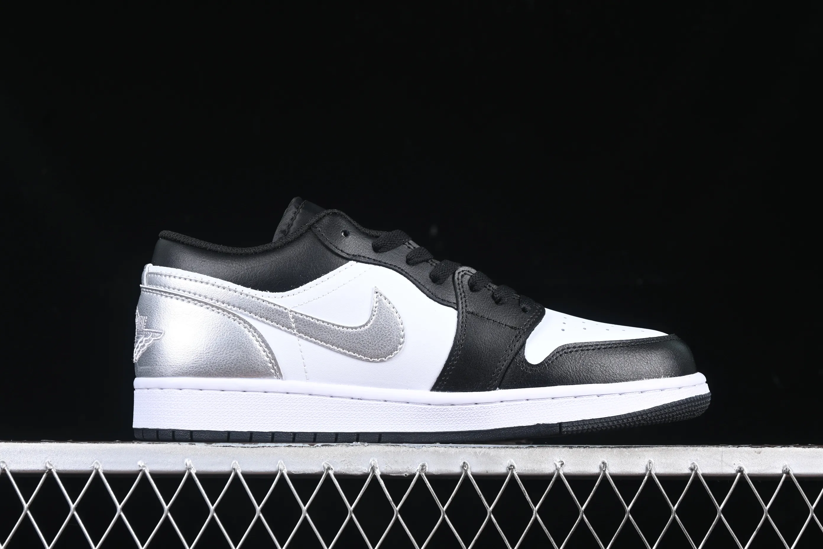 All categories Air Jordan Jordan series basketball shoes Air Jordan 1 Low Air Jordan 1 Low AJ1 Joe 1 black and white silver low-top cultural basketball shoes 553558-131
